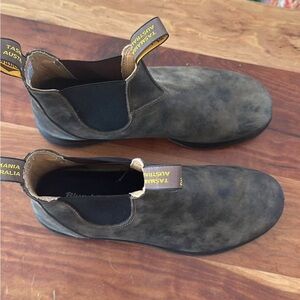 Men’s round toe blundstones size 10